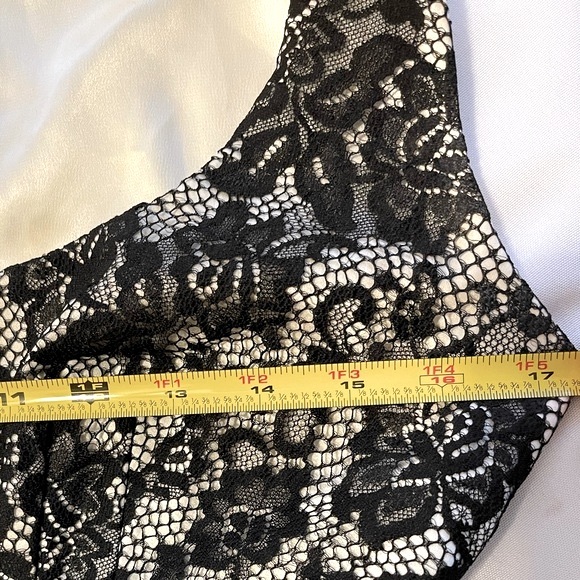 Black Lace & Satin Top - White House Black Market Women’s Size 2 - Vintage - Picture 12 of 16